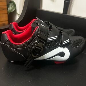New NEW Peloton Original Cycling Shoes - (Women’s 7) w/ Look Delta Cleats No Box